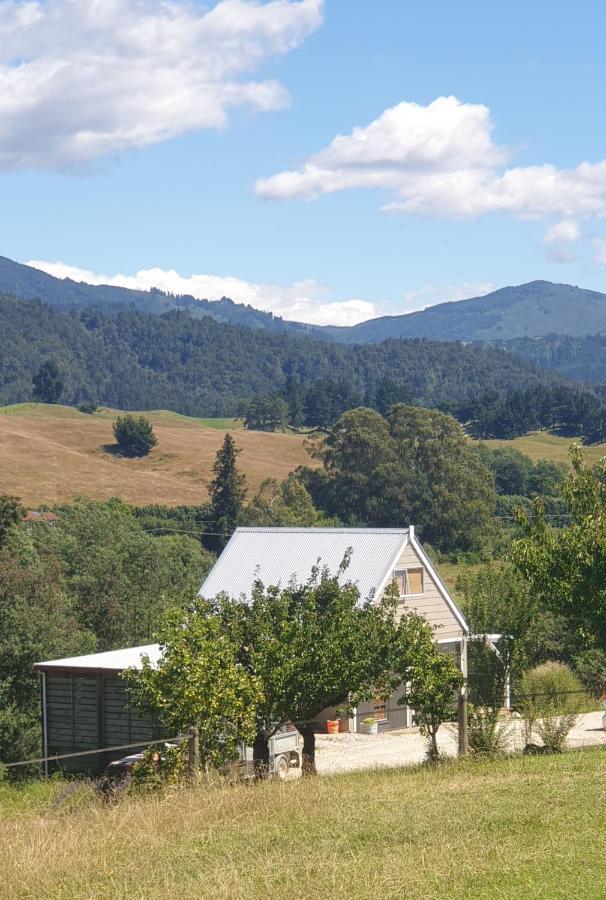 Blue Bell Cottage. Serene Luxury Farmstead Lower Moutere Экстерьер фото