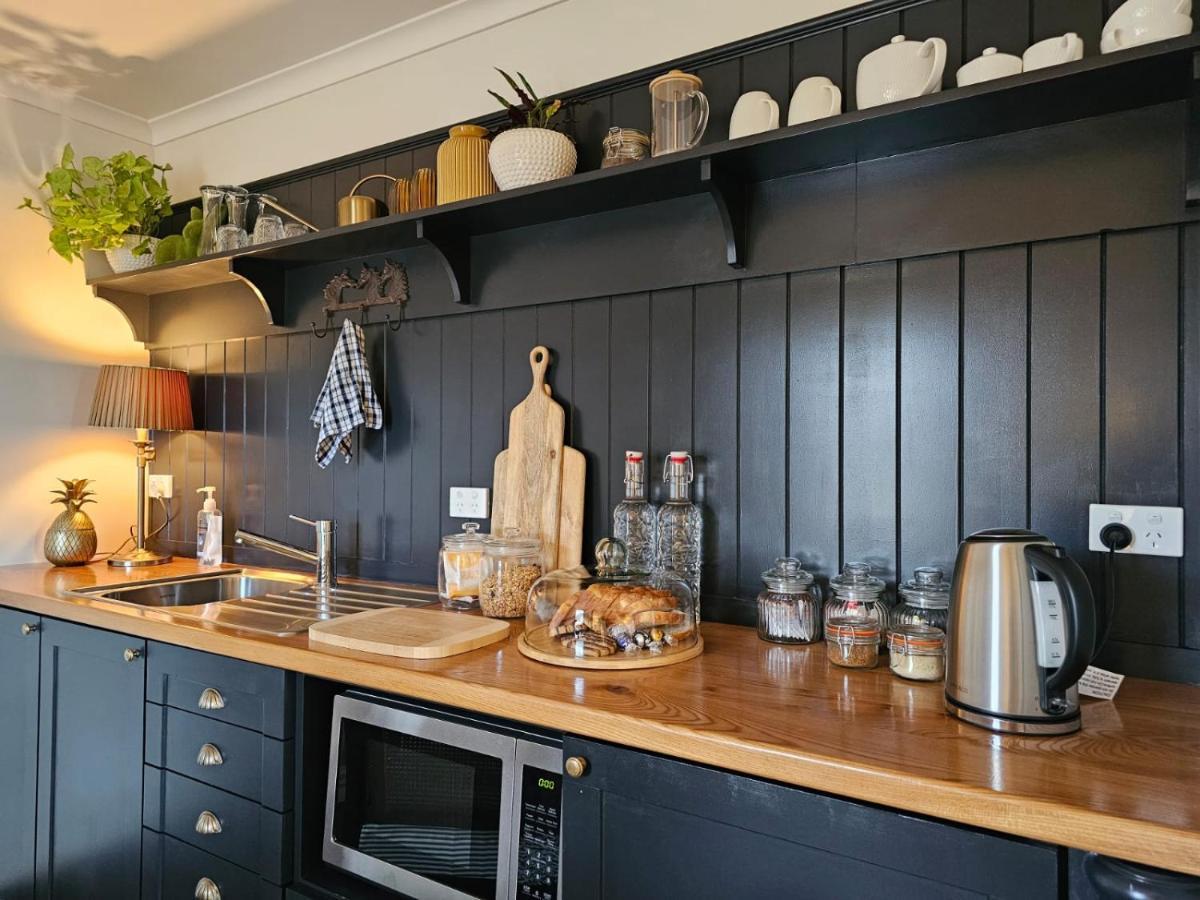 Blue Bell Cottage. Serene Luxury Farmstead Lower Moutere Экстерьер фото